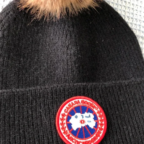 Canada Goose Black Knit Hat with Tan Pom-Pom display picture 1